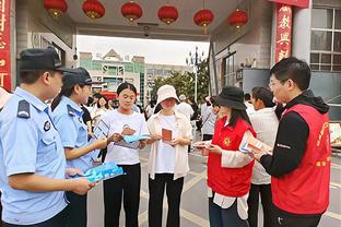 风采不减当年！小罗慈善赛上演不看人传球